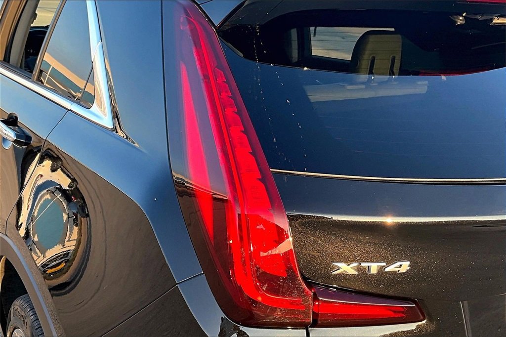Used 2023 Cadillac XT4 Luxury w/ Cold Weather Package image 29