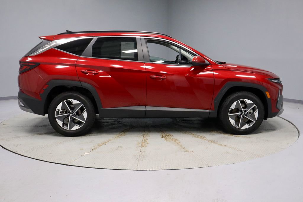 Certified 2025 Hyundai Tucson SEL AWD/4WD image 12