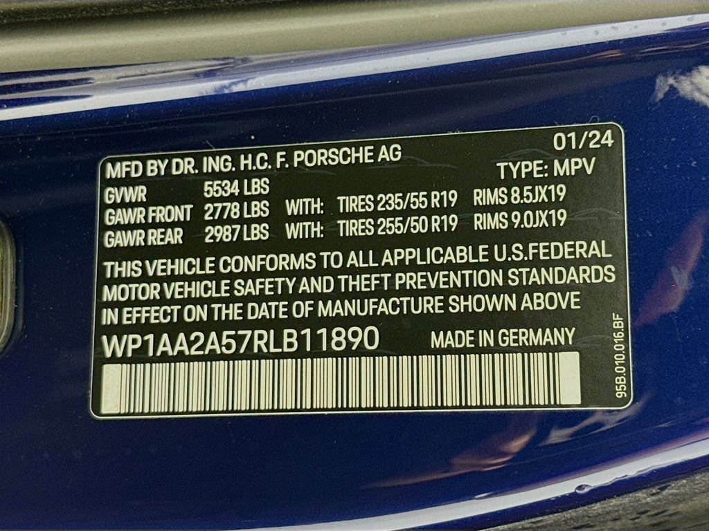 Certified 2024 Porsche Macan AWD/4WD image 33