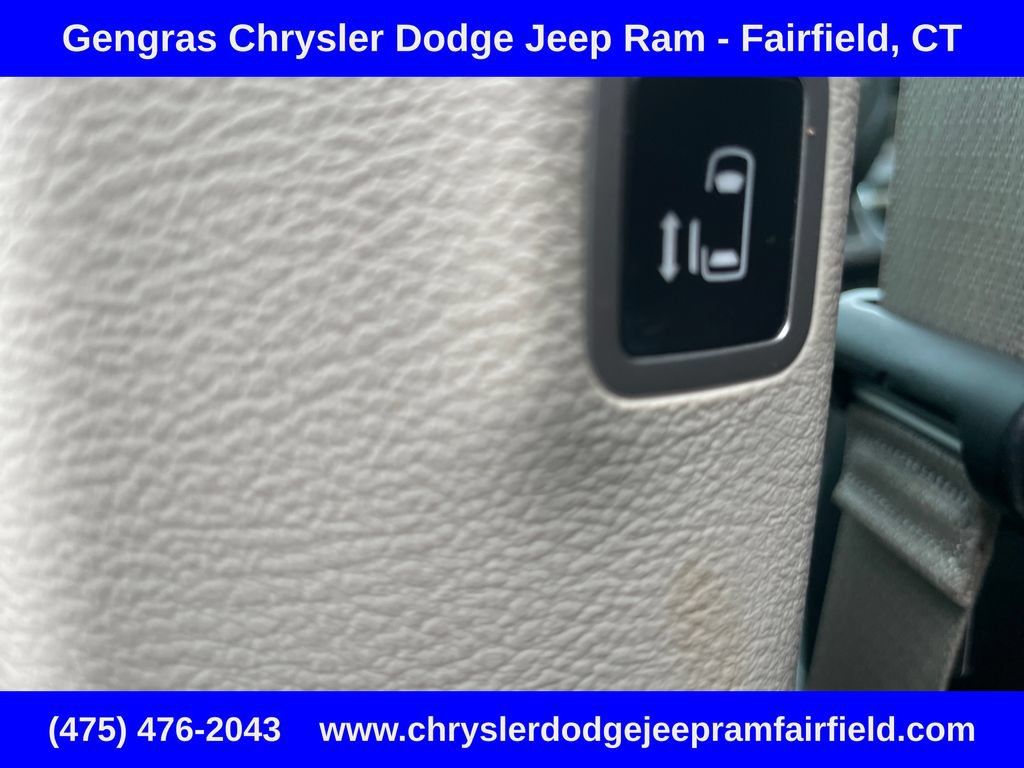 Used 2020 Chrysler Pacifica Touring-L Plus FWD image 39