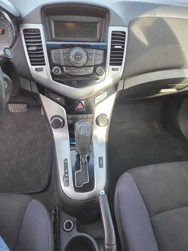 Used 2015 Chevrolet Cruze LT image 9