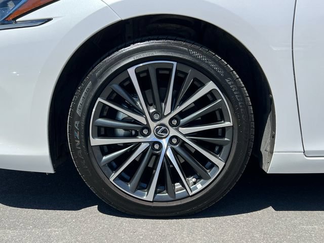 Used 2025 Lexus ES 300h w/ Premium Package FWD image 7