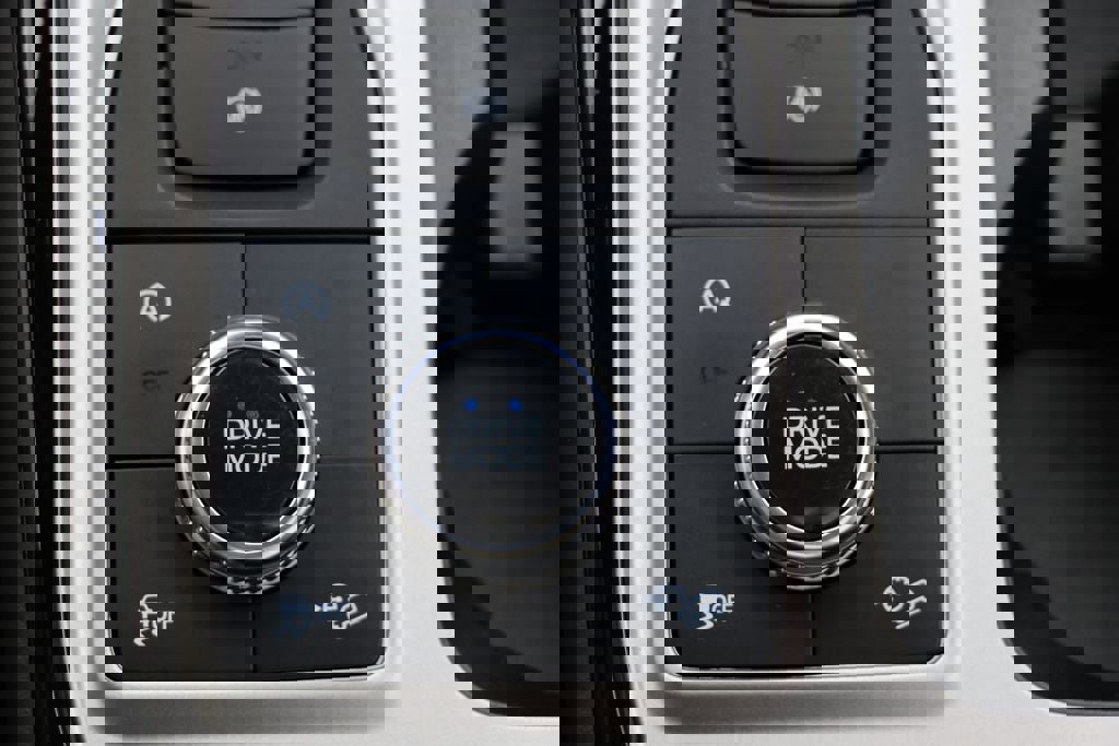 Used 2024 Ford Explorer ST w/ Technology Package image 22