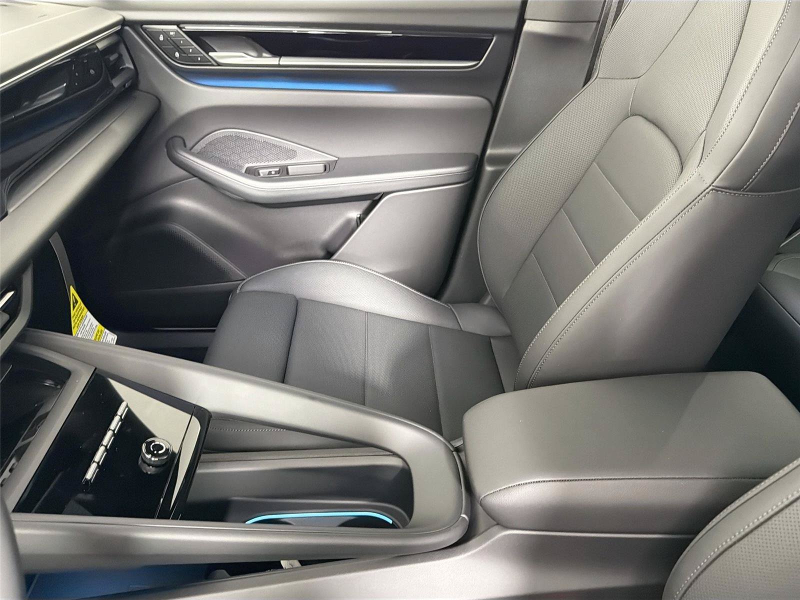 Certified 2026 Porsche Macan 4 Electric RWD image 29