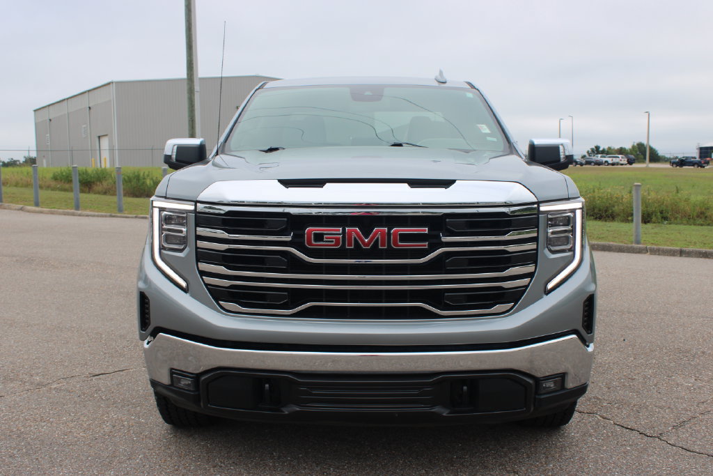 Used 2025 GMC Sierra 1500 SLT AWD/4WD image 3