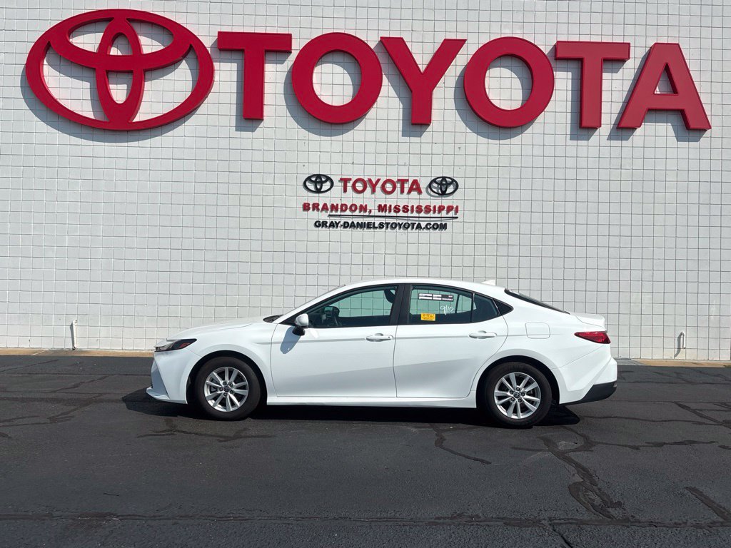 Used 2025 Toyota Camry LE w/ Convenience Package FWD image 5