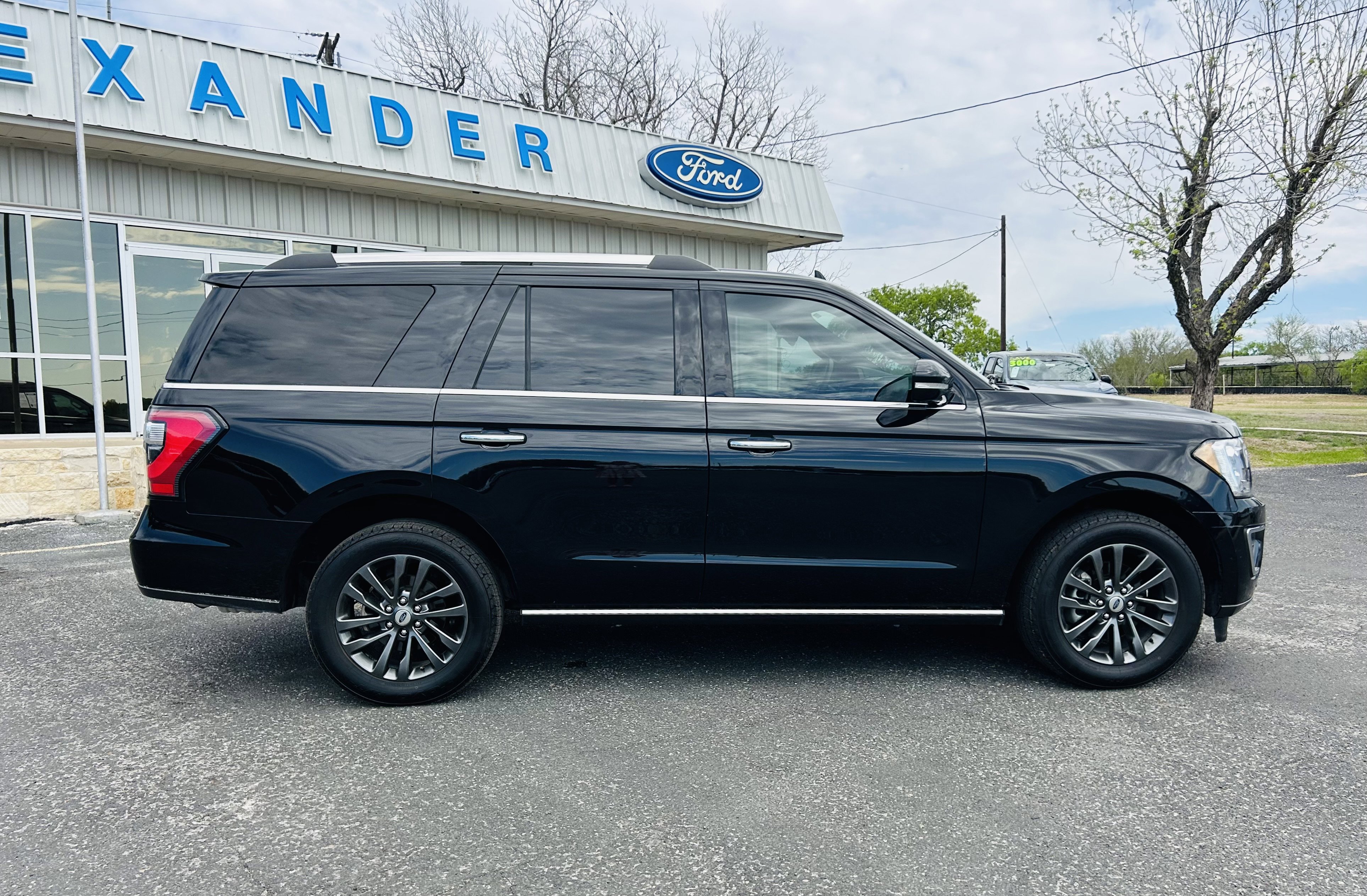 Used 2021 Ford Expedition Limited image 11