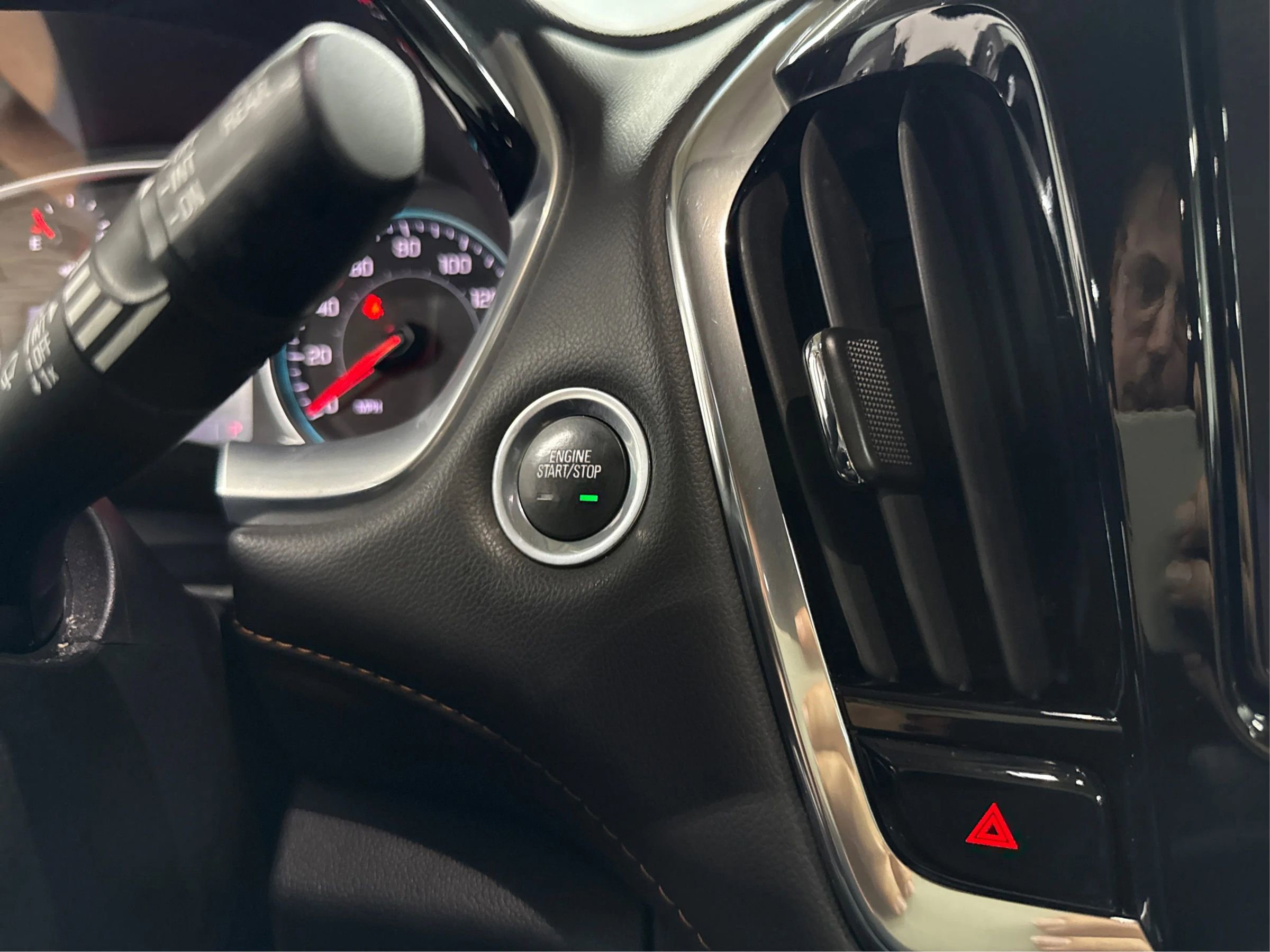 Used 2021 Chevrolet Traverse LT image 24