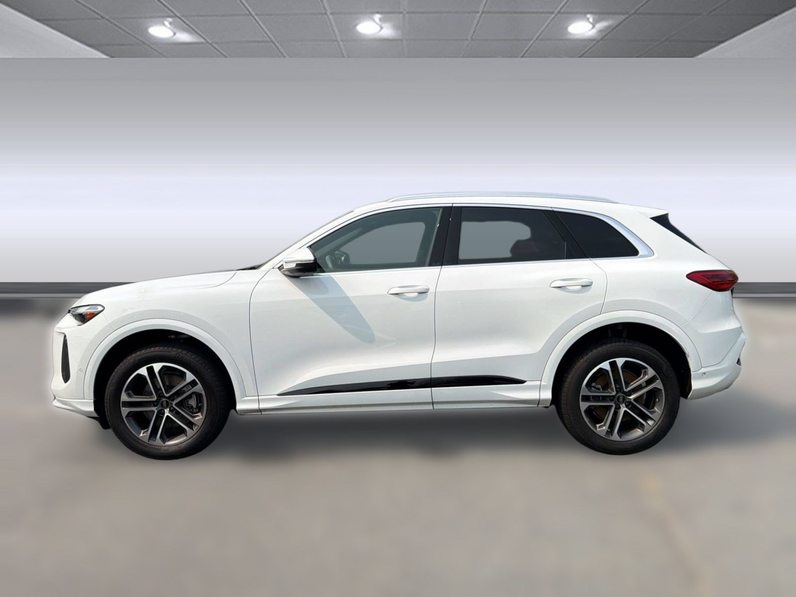 Certified 2025 Audi Q5 Premium w/ Convenience Package AWD/4WD image 2
