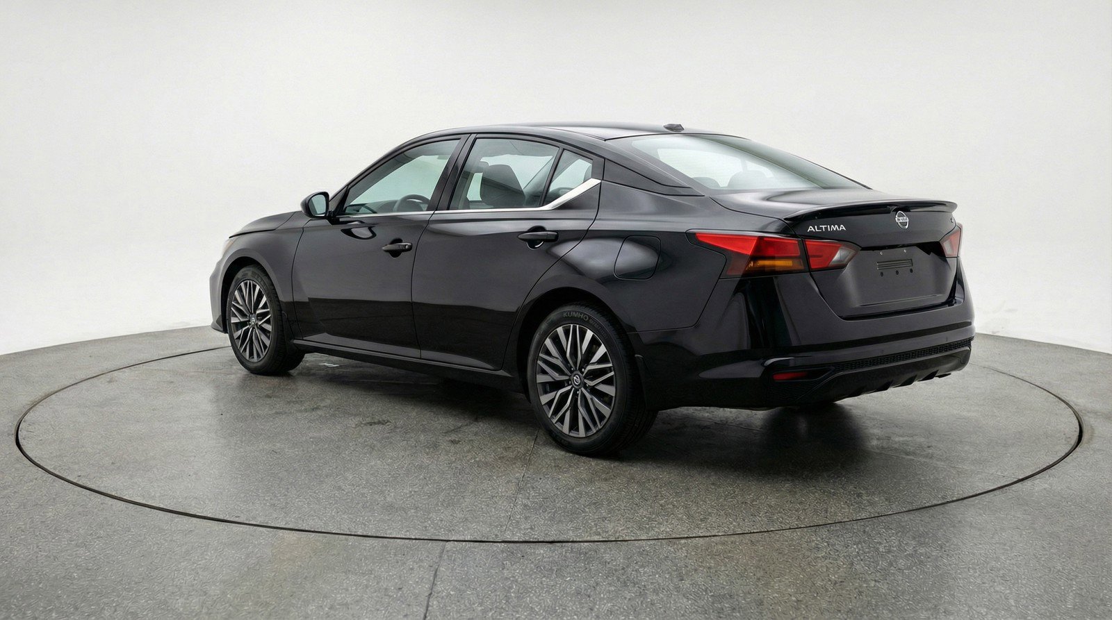 Used 2025 Nissan Altima 2.5 SV image 6