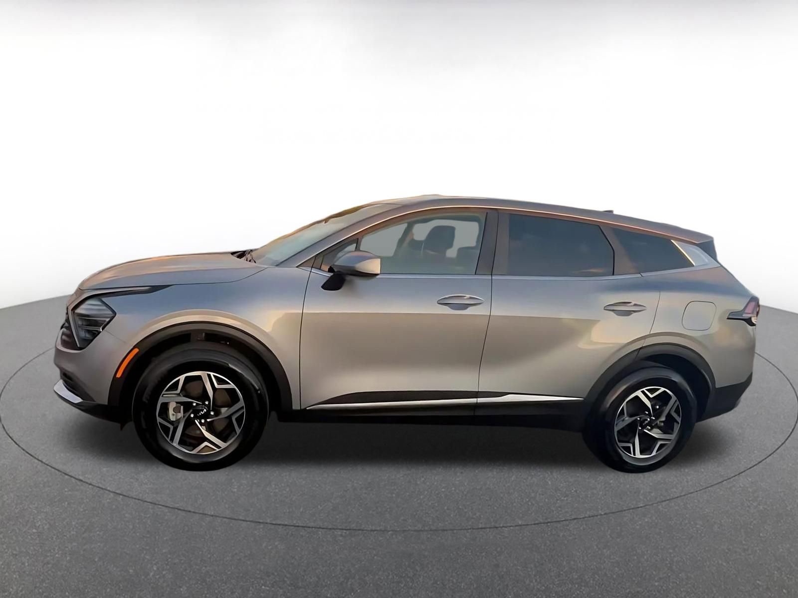 Used 2025 Kia Sportage LX image 9