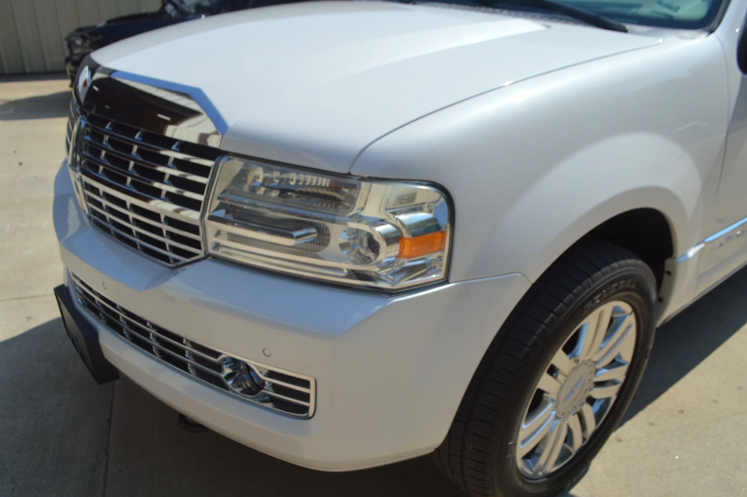 Used 2014 Lincoln Navigator L 4WD image 3