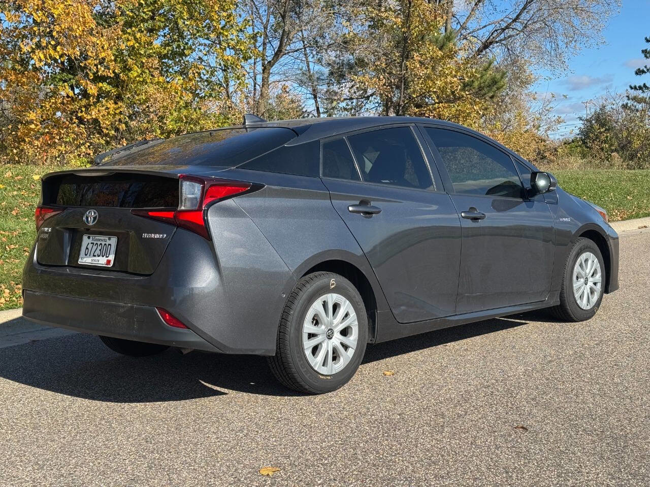 Used 2019 Toyota Prius LE FWD image 4