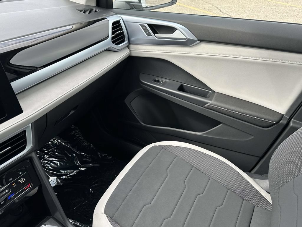 New 2025 Volkswagen Taos SE AWD/4WD image 25
