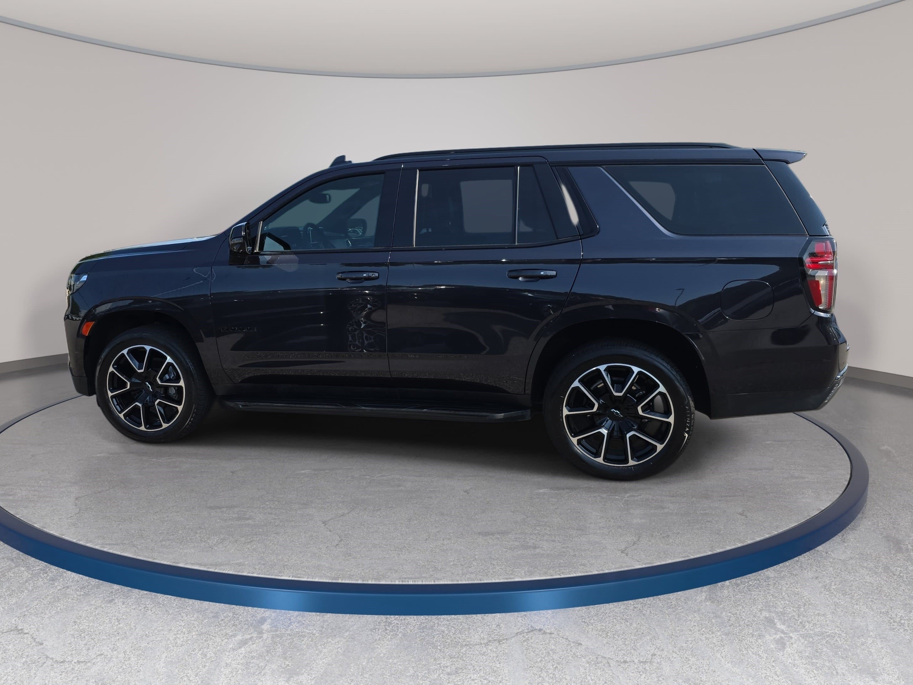 Used 2024 Chevrolet Tahoe RST w/ Luxury Package AWD/4WD image 8