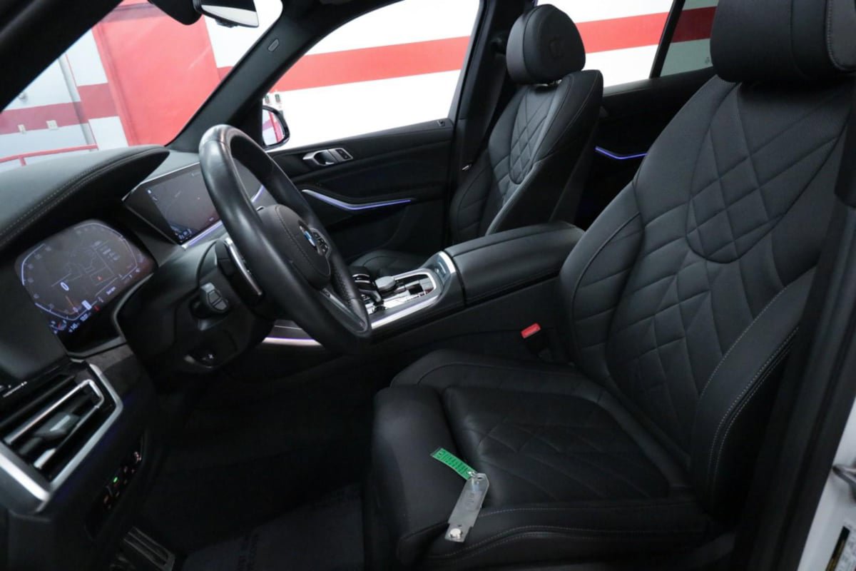Used 2023 BMW X5 xDrive40i w/ M Sport Package AWD/4WD image 12