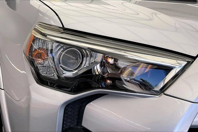 Used 2018 Toyota 4Runner TRD Off-Road w/ Convenience Package AWD/4WD image 29