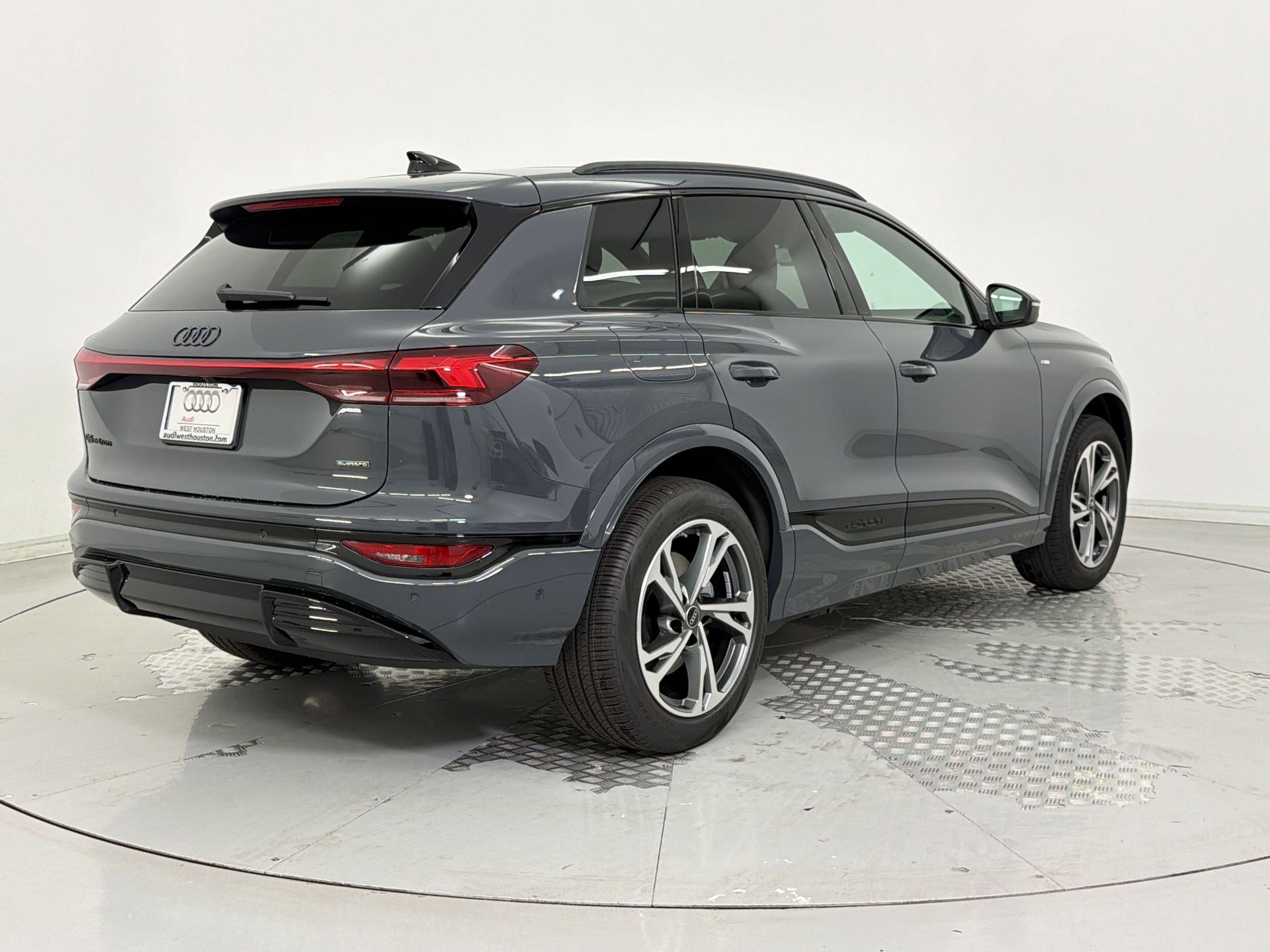 New 2027 Audi Q6 e-tron Premium Plus AWD/4WD image 9