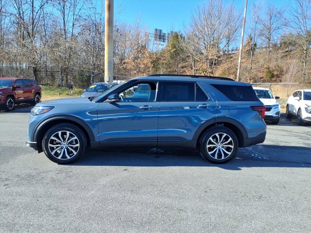 Used 2025 Ford Explorer ST-Line image 6