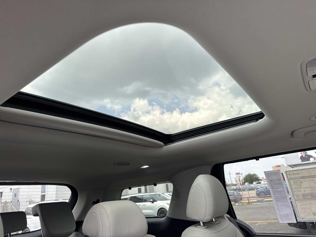 New 2025 Kia Carnival SX Prestige FWD image 15