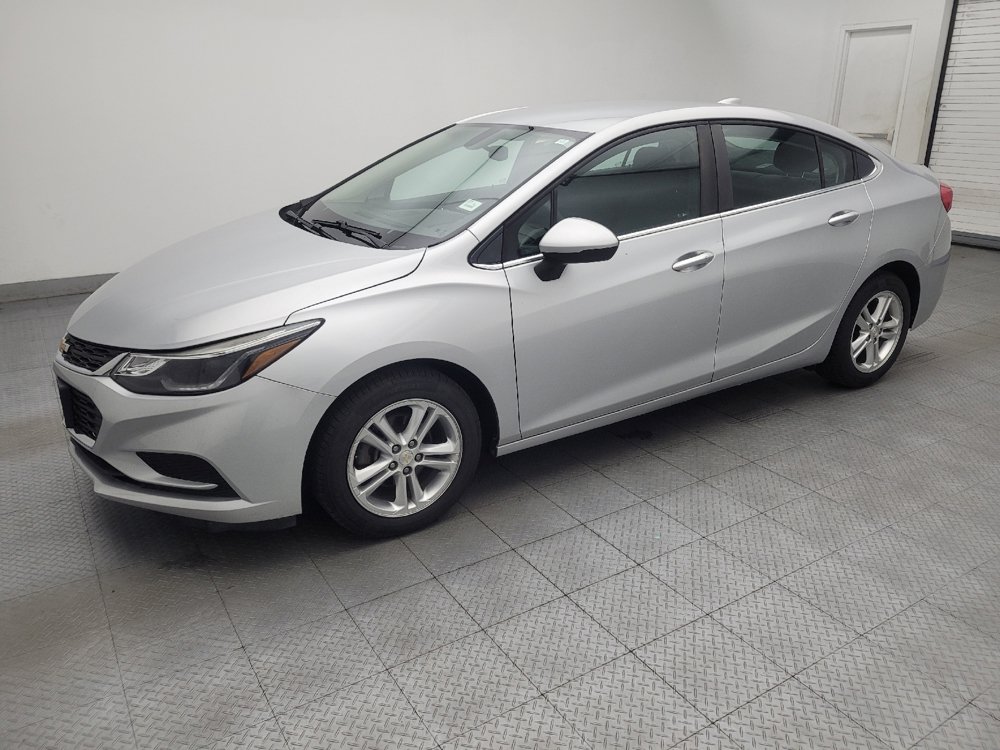 Used 2017 Chevrolet Cruze LT w/ Convenience Package FWD image 2