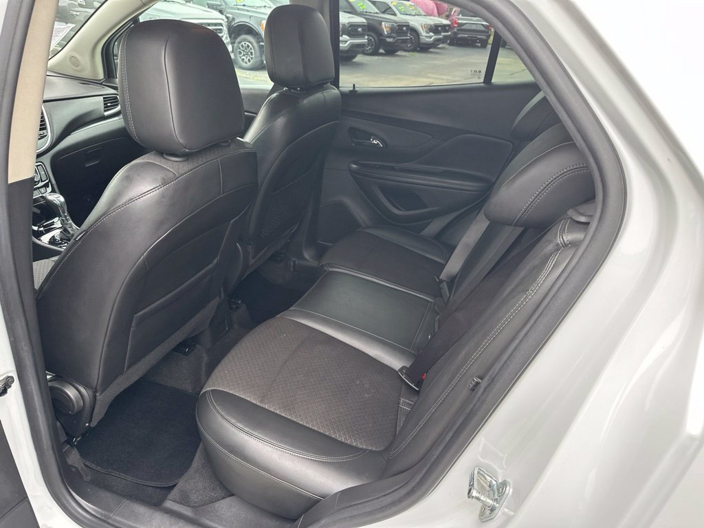 Used 2021 Buick Encore Preferred AWD/4WD image 23