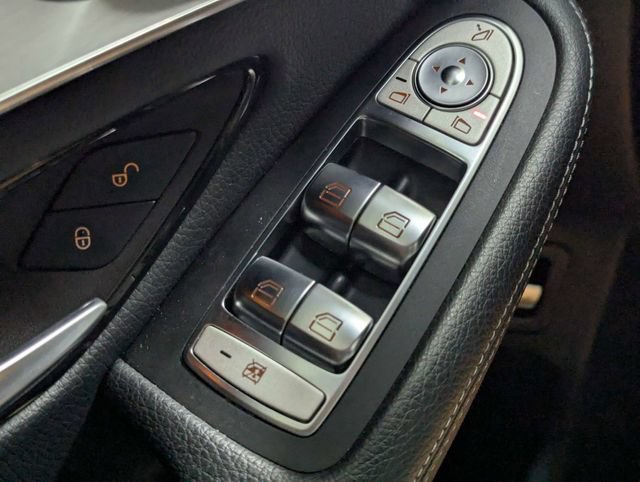 Used 2019 Mercedes-Benz GLC 300 4MATIC w/ Exterior Lighting Package image 16