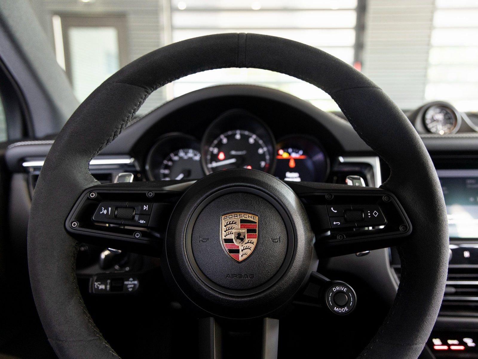 New 2025 Porsche Macan Turbo image 14