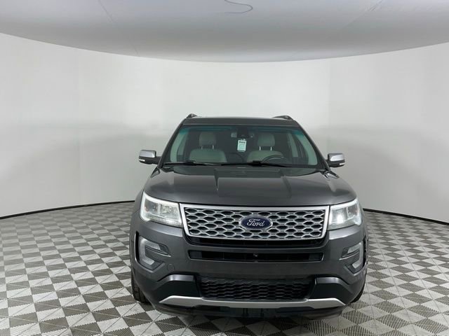 Used 2017 Ford Explorer Platinum image 2