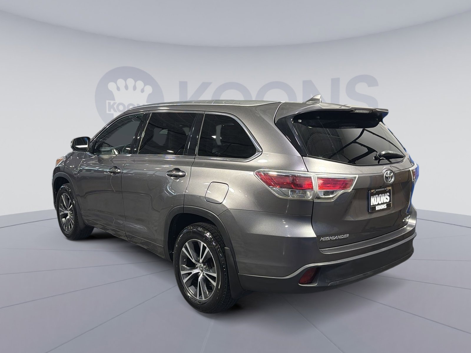 Used 2016 Toyota Highlander XLE image 4