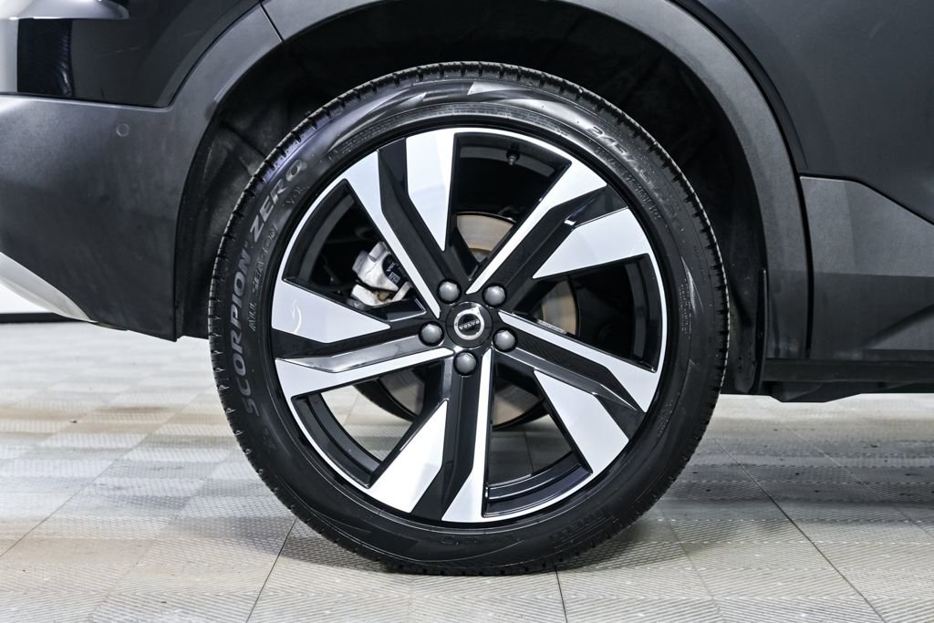 Certified 2025 Volvo XC40 B5 Plus image 39