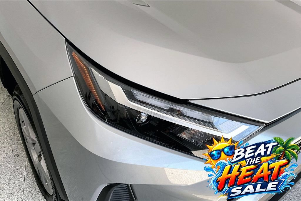 Used 2025 Toyota RAV4 XLE FWD image 36