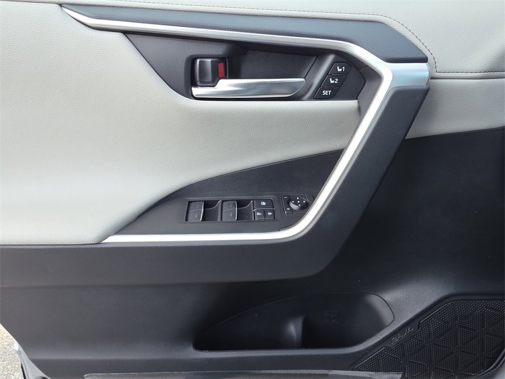 New 2025 Toyota RAV4 Limited image 26