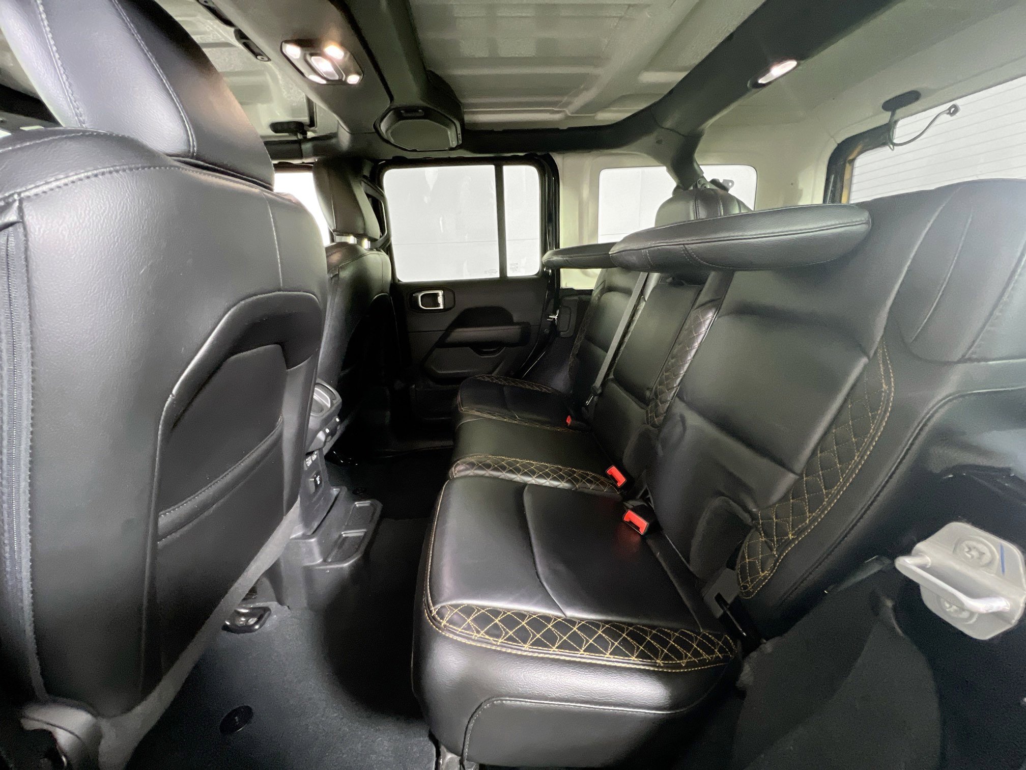 Used 2022 Jeep Wrangler Unlimited Sahara image 24