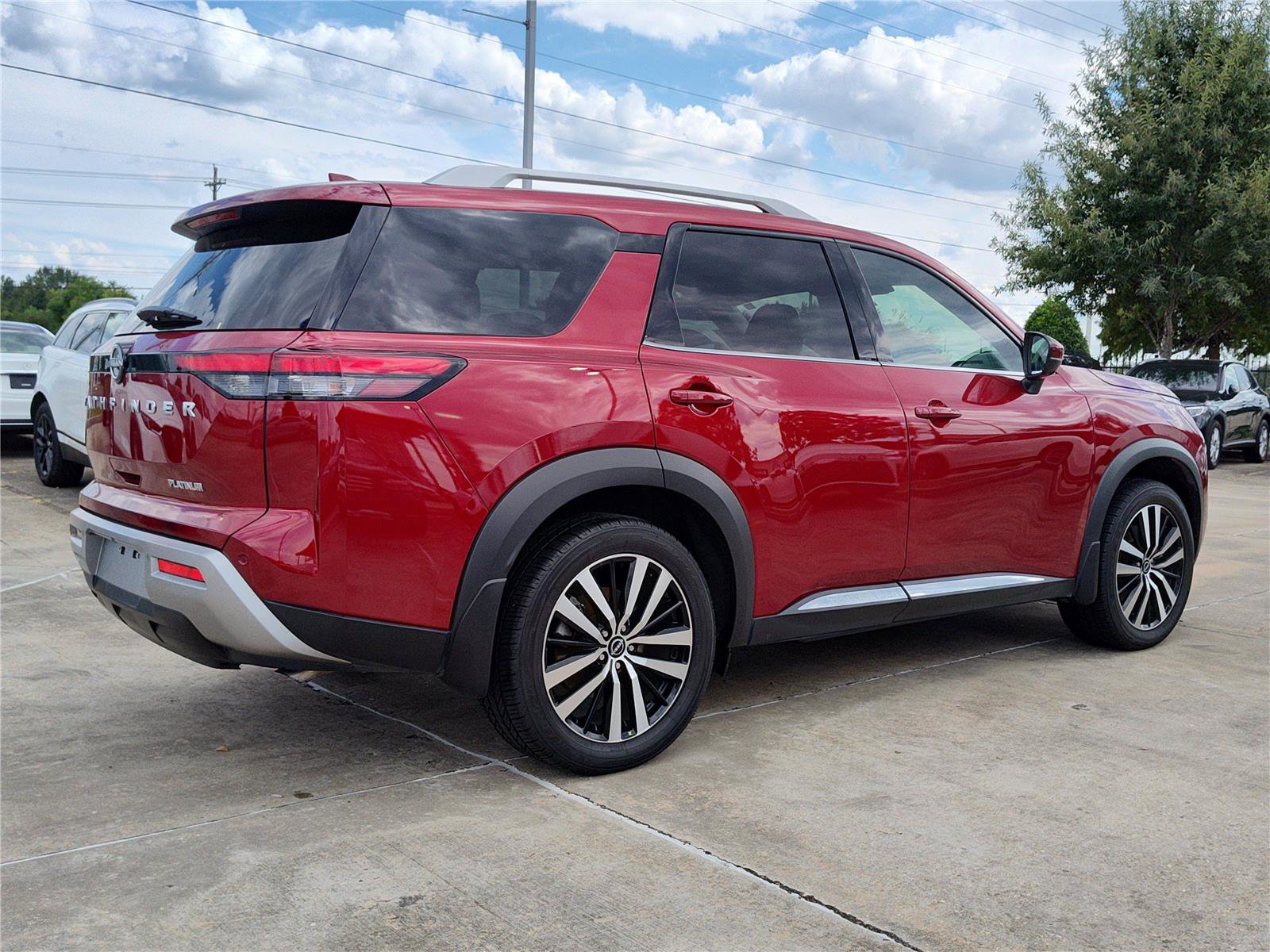 Used 2024 Nissan Pathfinder Platinum w/ Cargo Package image 9