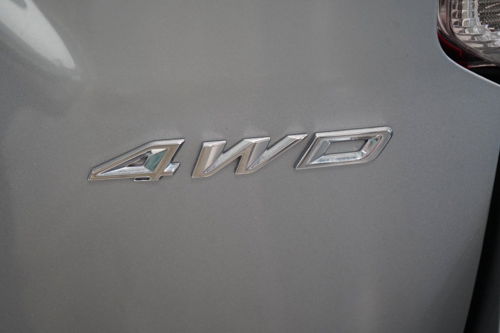 Used 2024 Ford Explorer XLT w/ Equipment Group 202A AWD/4WD image 13
