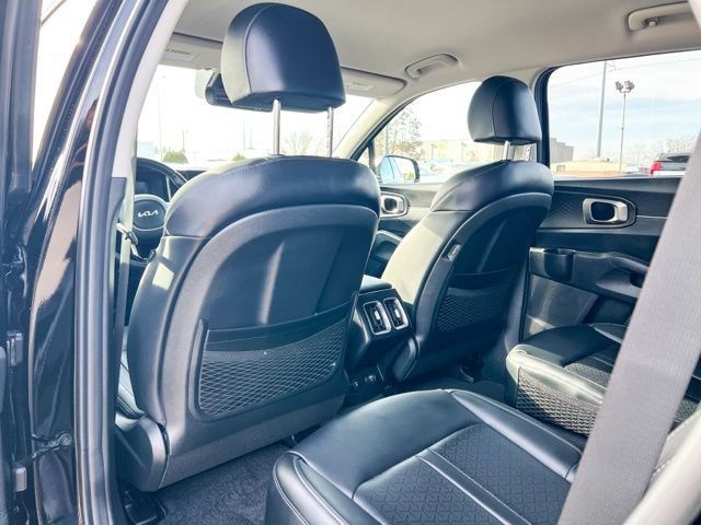 Certified 2024 Kia Sorento EX image 11