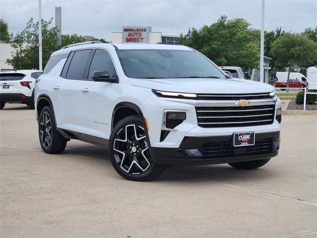 Used 2026 Chevrolet Traverse High Country w/ LPO, Floor Liner Package AWD/4WD image 2