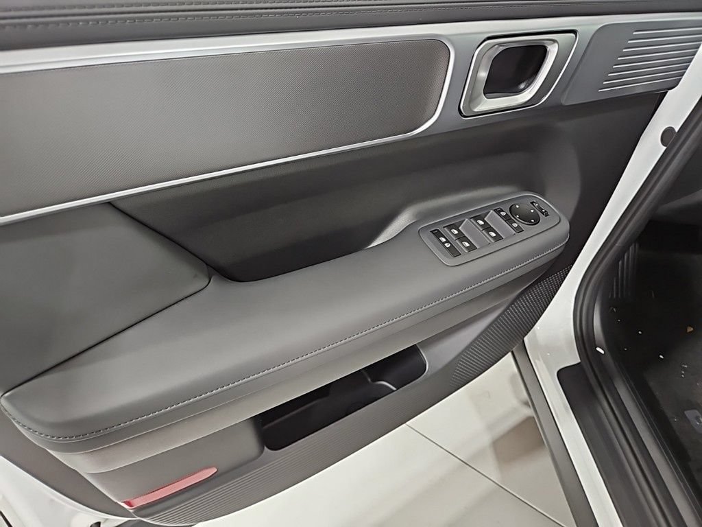 Certified 2025 Hyundai Santa Fe SEL AWD/4WD image 12