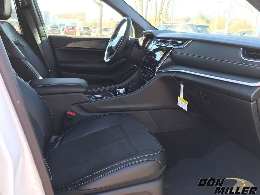 New 2025 Jeep Grand Cherokee Laredo image 25