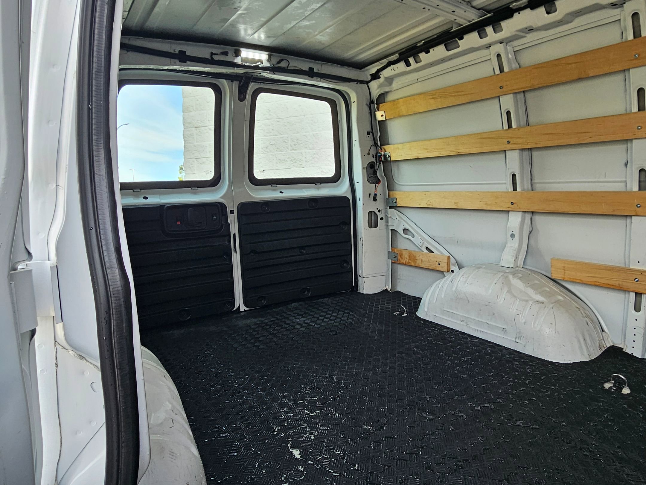 Used 2024 GMC Savana 2500 w/ Driver Convenience Package image 23