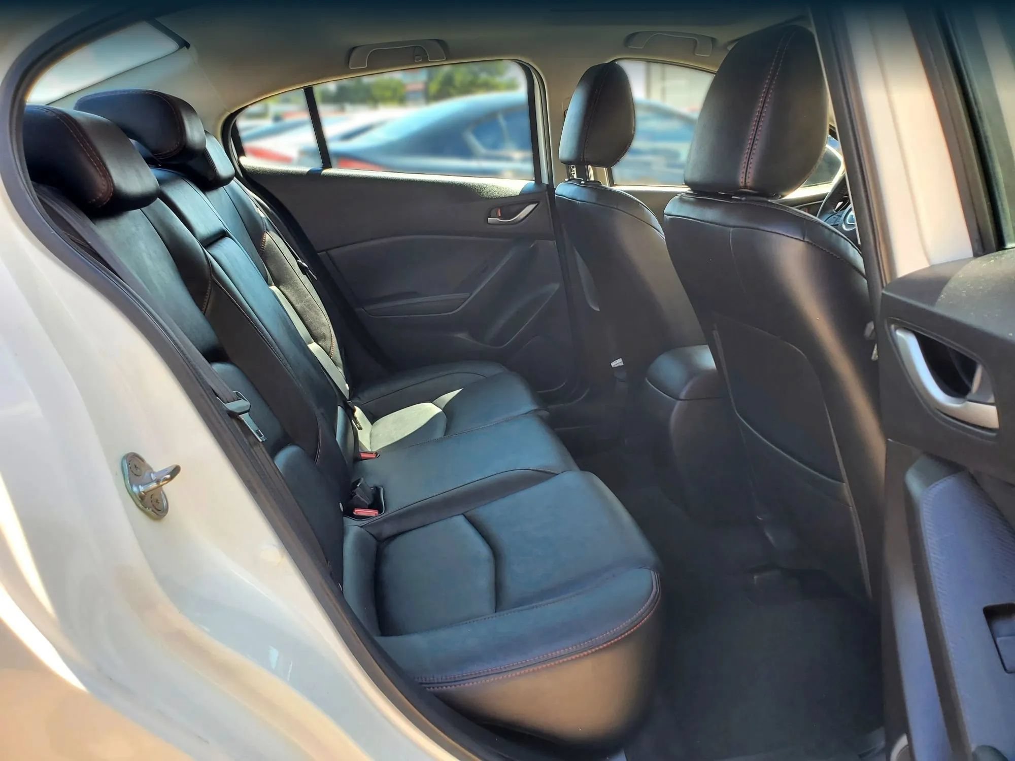 Used 2015 MAZDA MAZDA3 i Grand Touring FWD image 5
