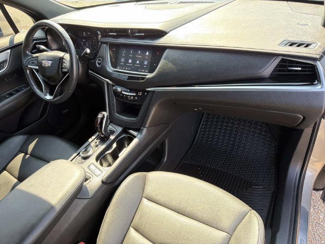 Used 2023 Cadillac XT6 Luxury w/ LPO, Floor Liner Package FWD image 17