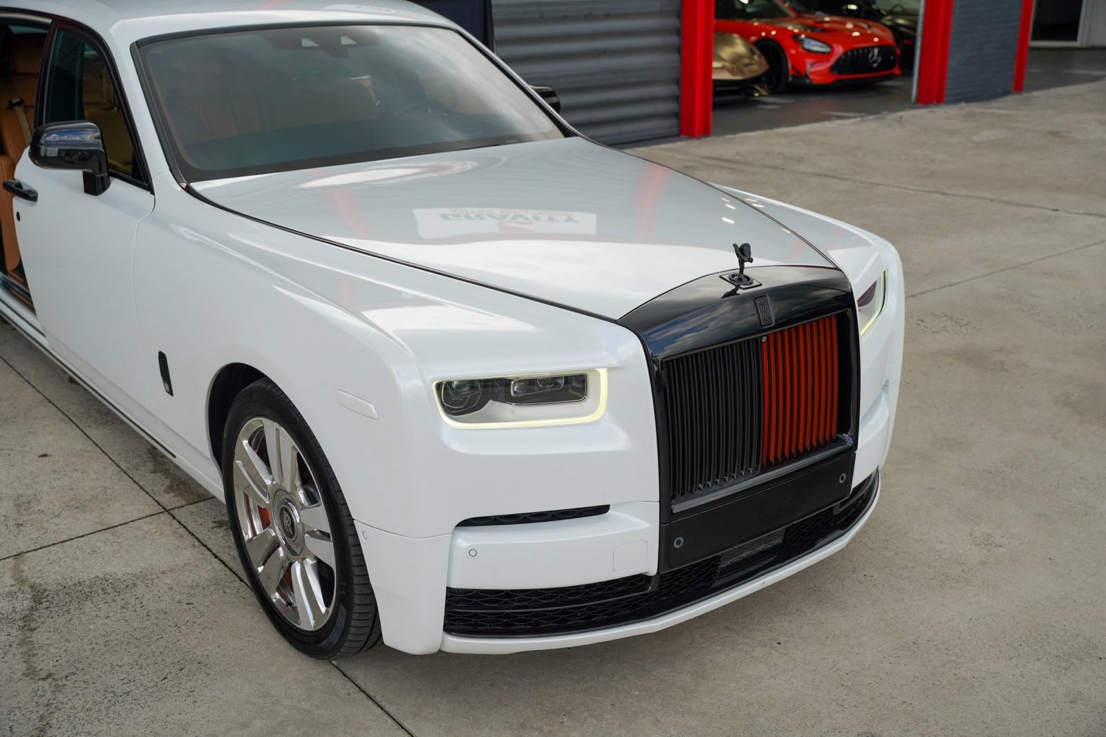 Used 2018 Rolls-Royce Phantom Extended Wheelbase RWD image 4