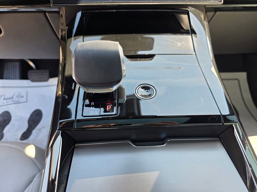 Used 2025 Land Rover Range Rover Sport SE image 26