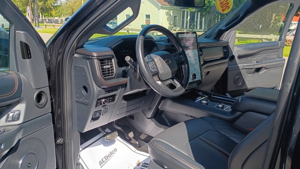 Used 2023 Ford Expedition Platinum AWD/4WD image 9