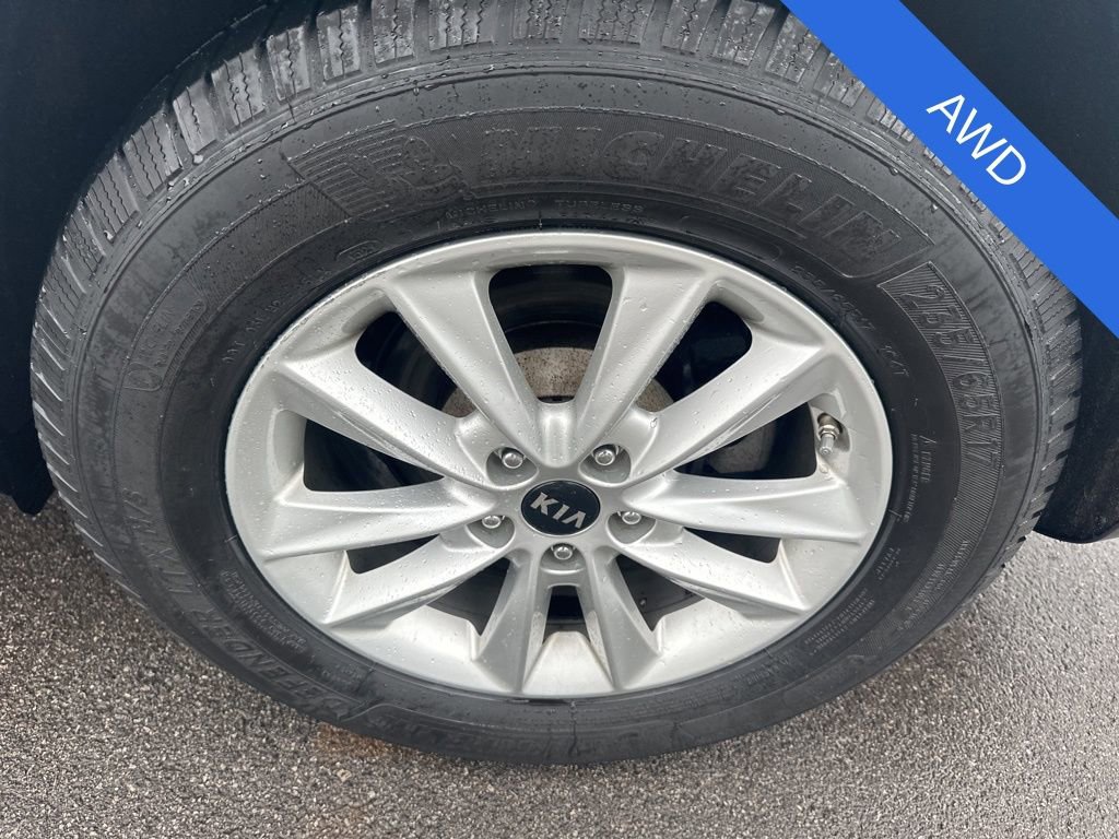 Used 2019 Kia Sorento LX image 41