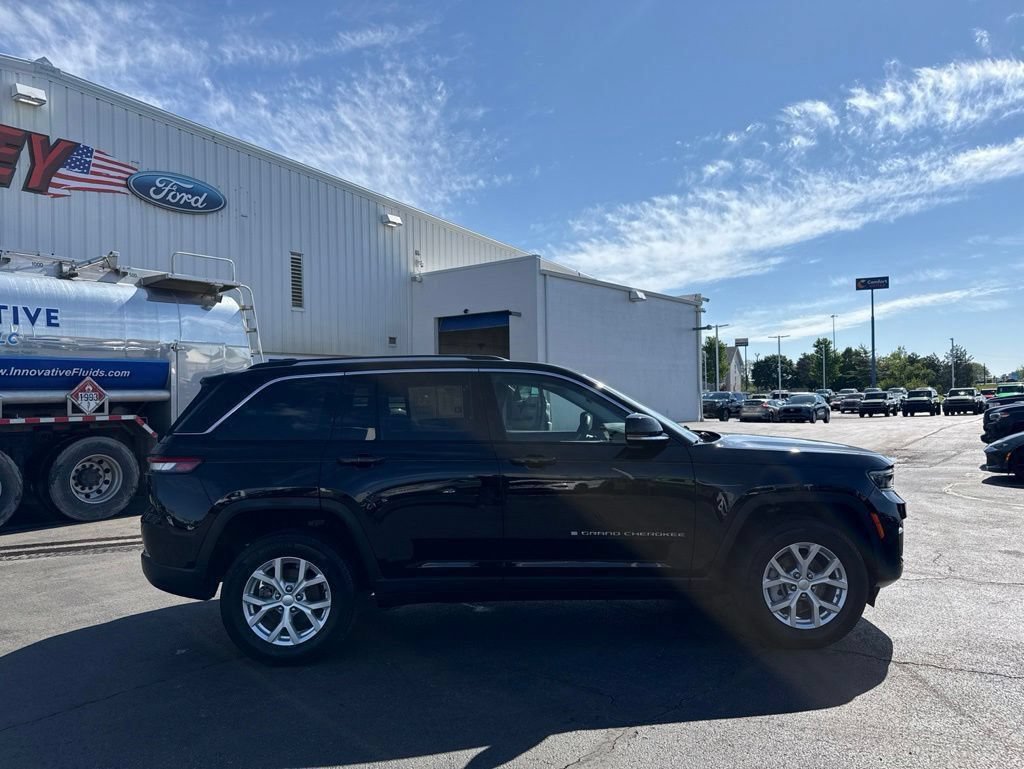 Used 2023 Jeep Grand Cherokee Limited AWD/4WD image 57