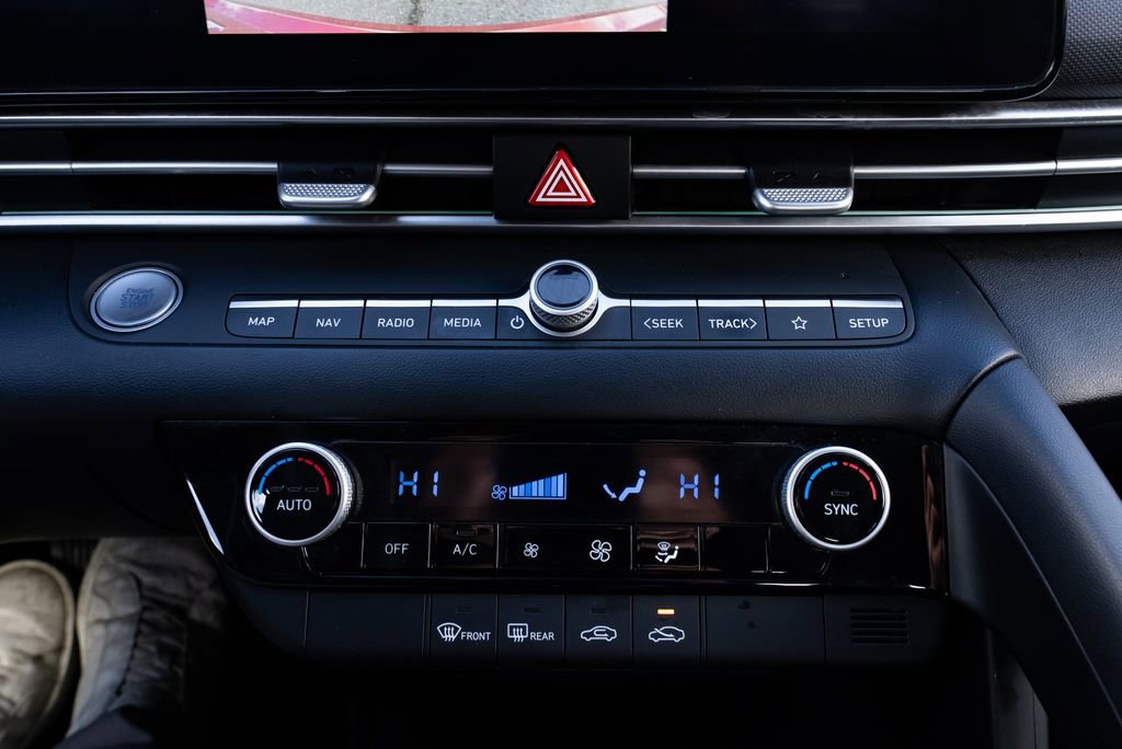 Used 2024 Hyundai Elantra SEL image 16