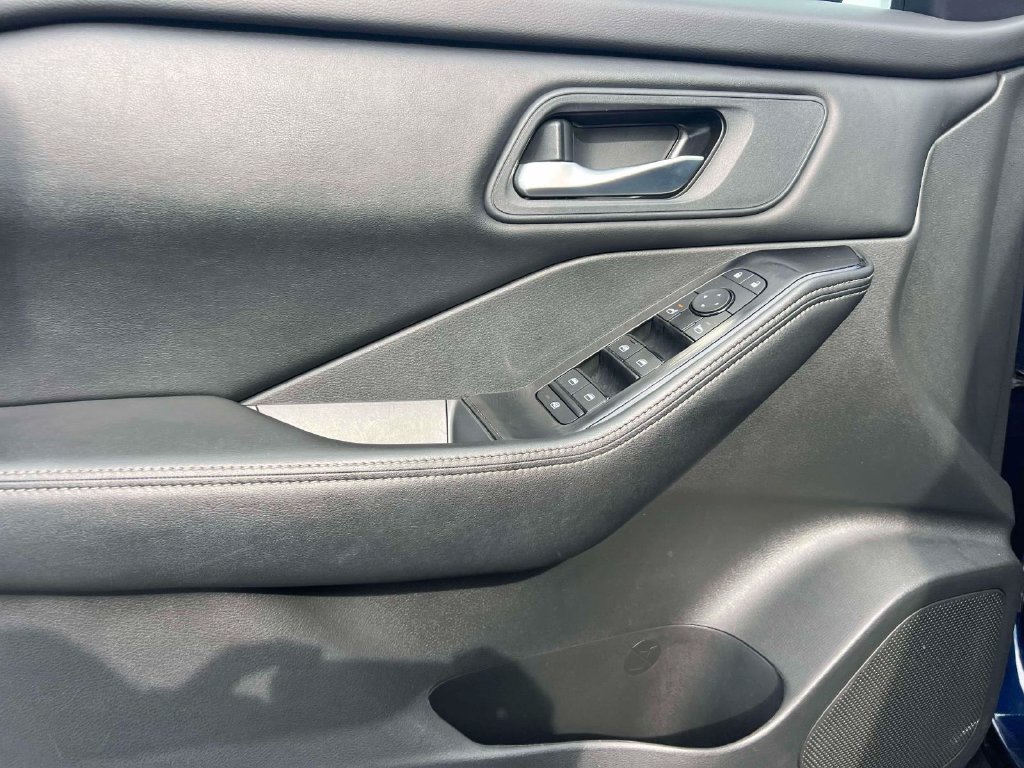 Used 2024 Nissan Rogue SV AWD/4WD image 19